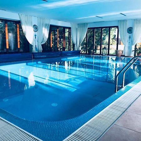 La Conac Aparthotel Арад Екстериор снимка