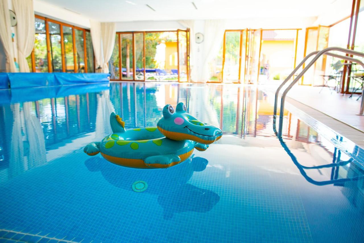 La Conac Aparthotel Арад Екстериор снимка