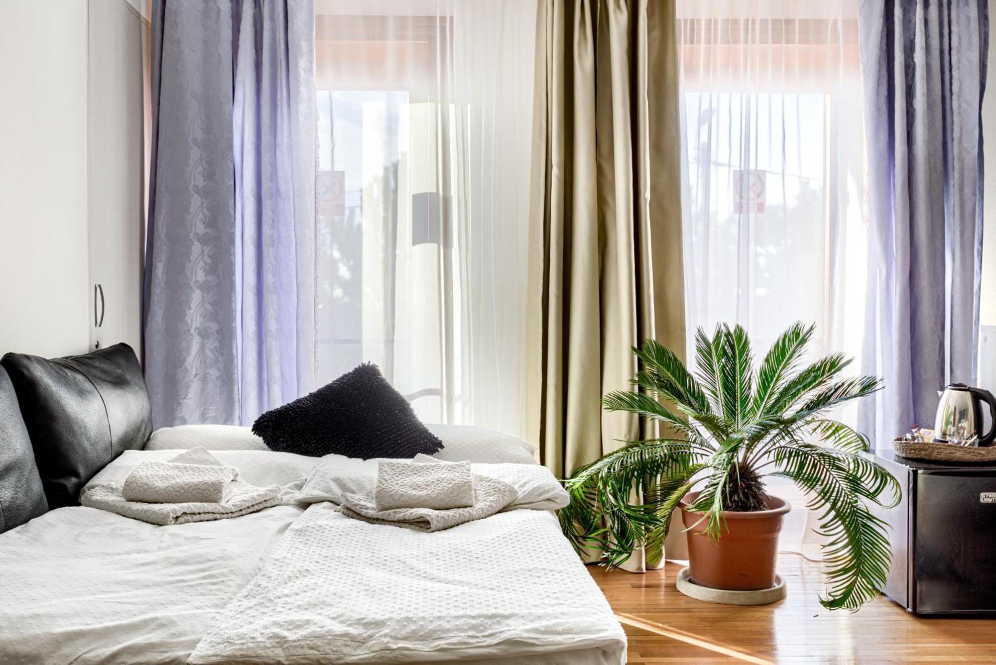 La Conac Aparthotel Арад Екстериор снимка
