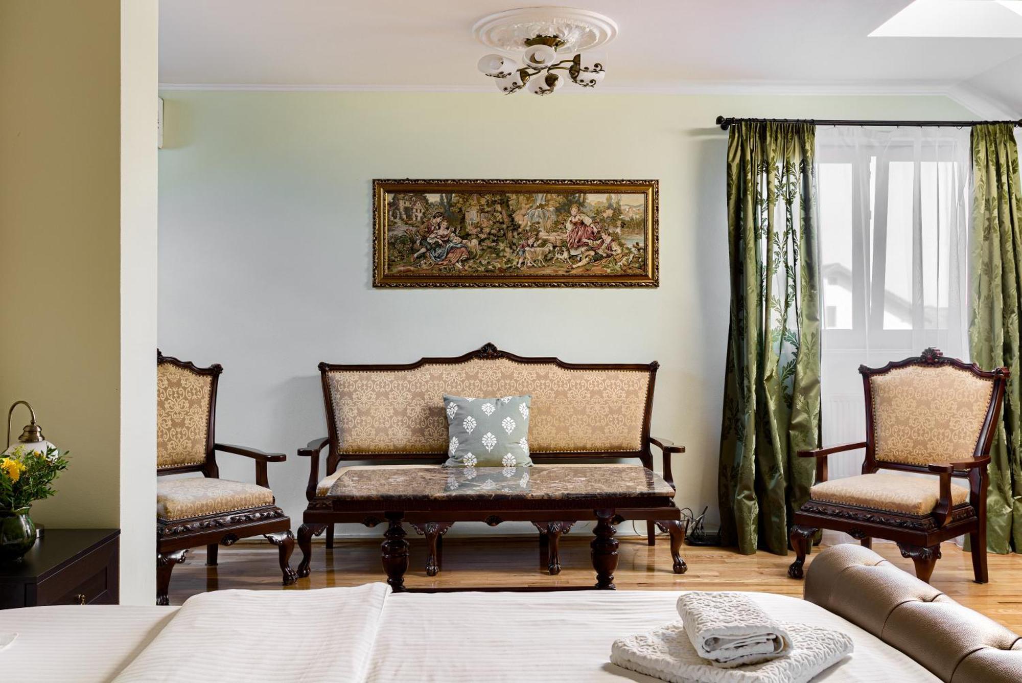 La Conac Aparthotel Арад Екстериор снимка